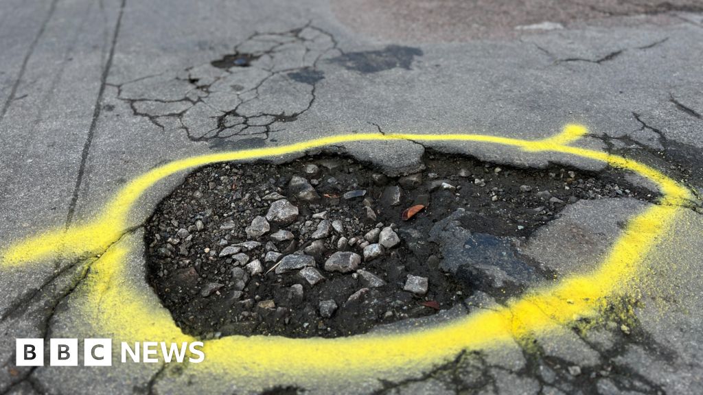 Criminals could fill potholes and clean bins under government plans Criminals could fill potholes and clean bins under government plans