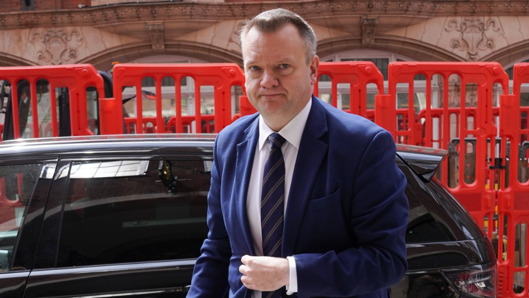 Minister ‘pushing’ for deal over use of EU passport e-gates Minister ‘pushing’ for deal over use of EU passport e-gates