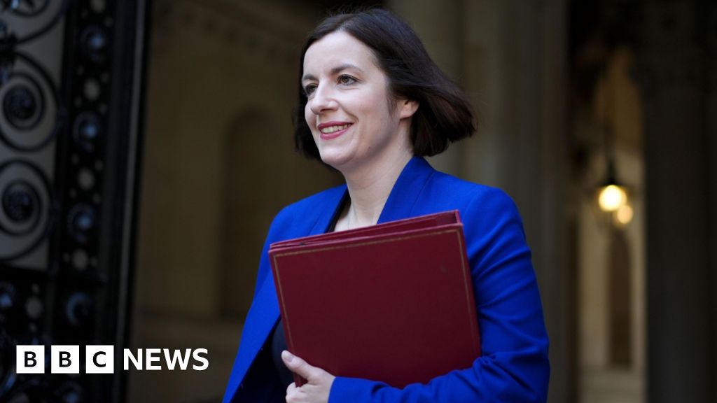 Ministers considering scrapping two-child benefit cap