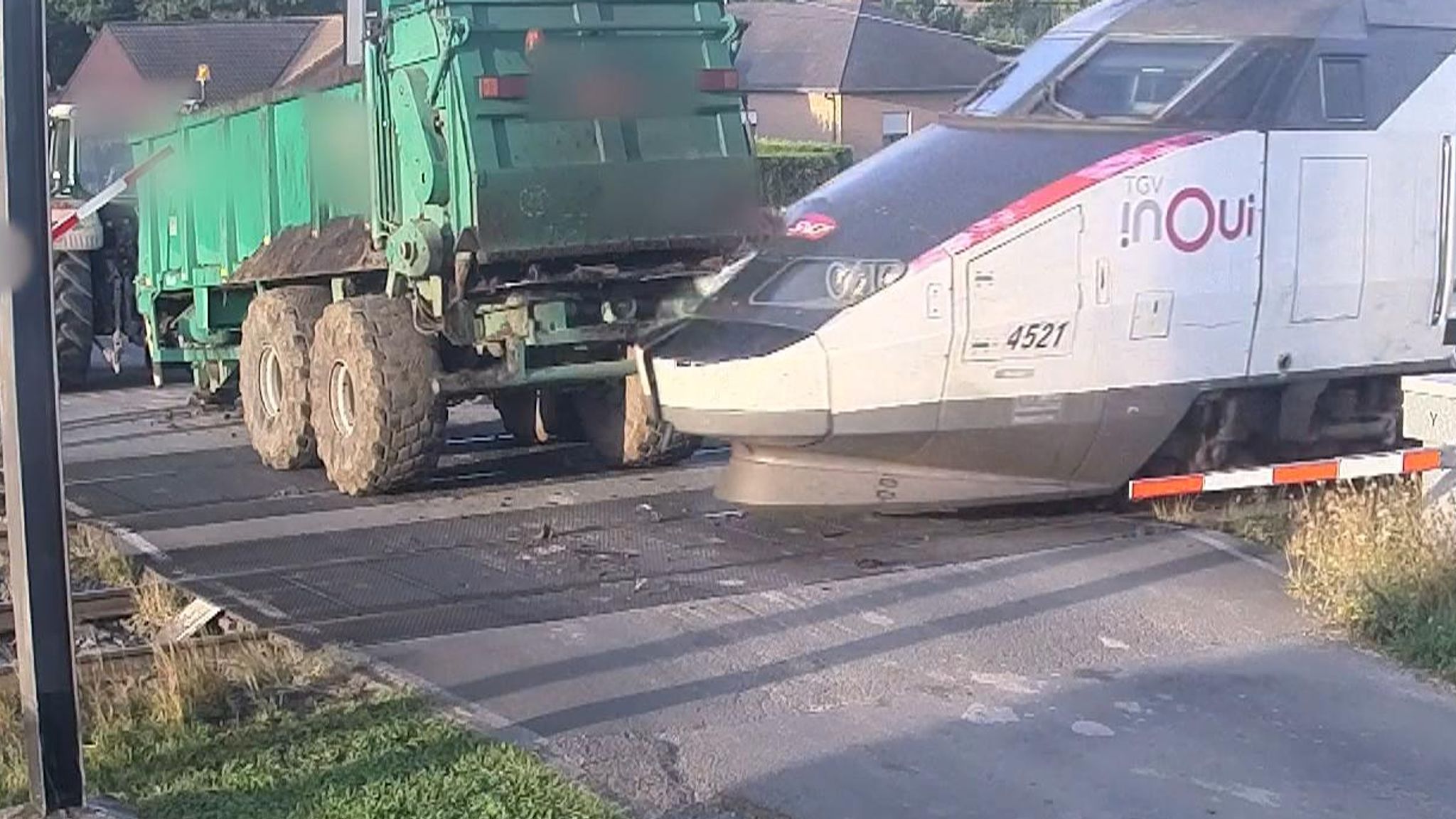 Train hits tractor and trailer on level crossing Train hits tractor and trailer on level crossing